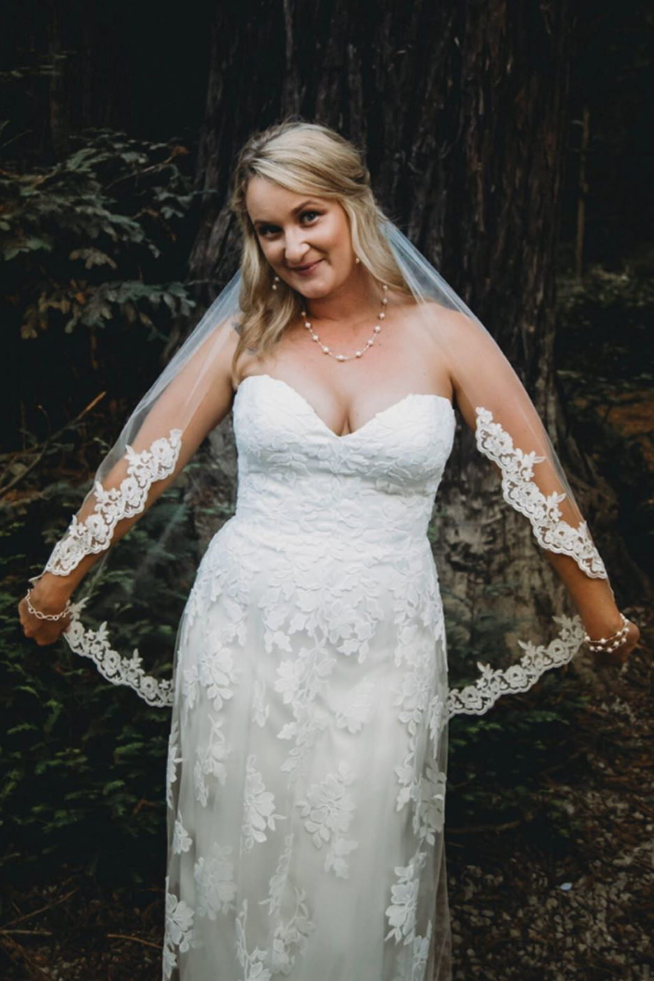 Fingertip Wedding Veil CF271 with Leafy Lace Edge