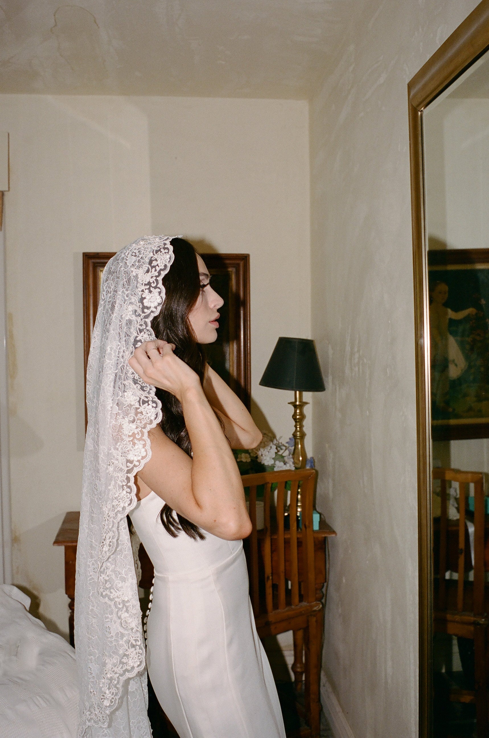 MANTILLA LACE VEIL FINGERTIP SPANISH WEDDING VEIL, CLASSIC BRIDAL