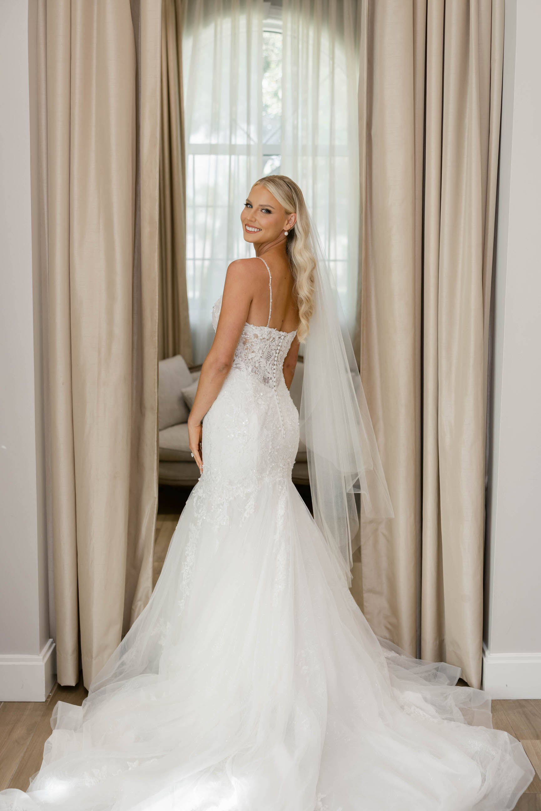 Simple wedding 2024 dress with veil