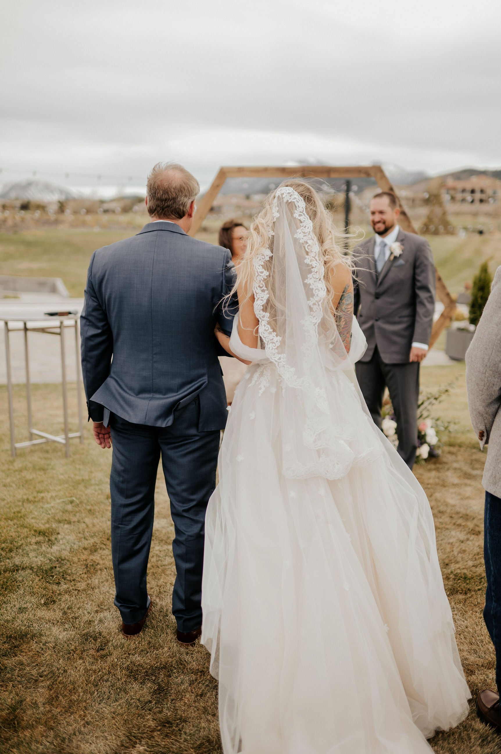 Wedding veil clearance shops near me